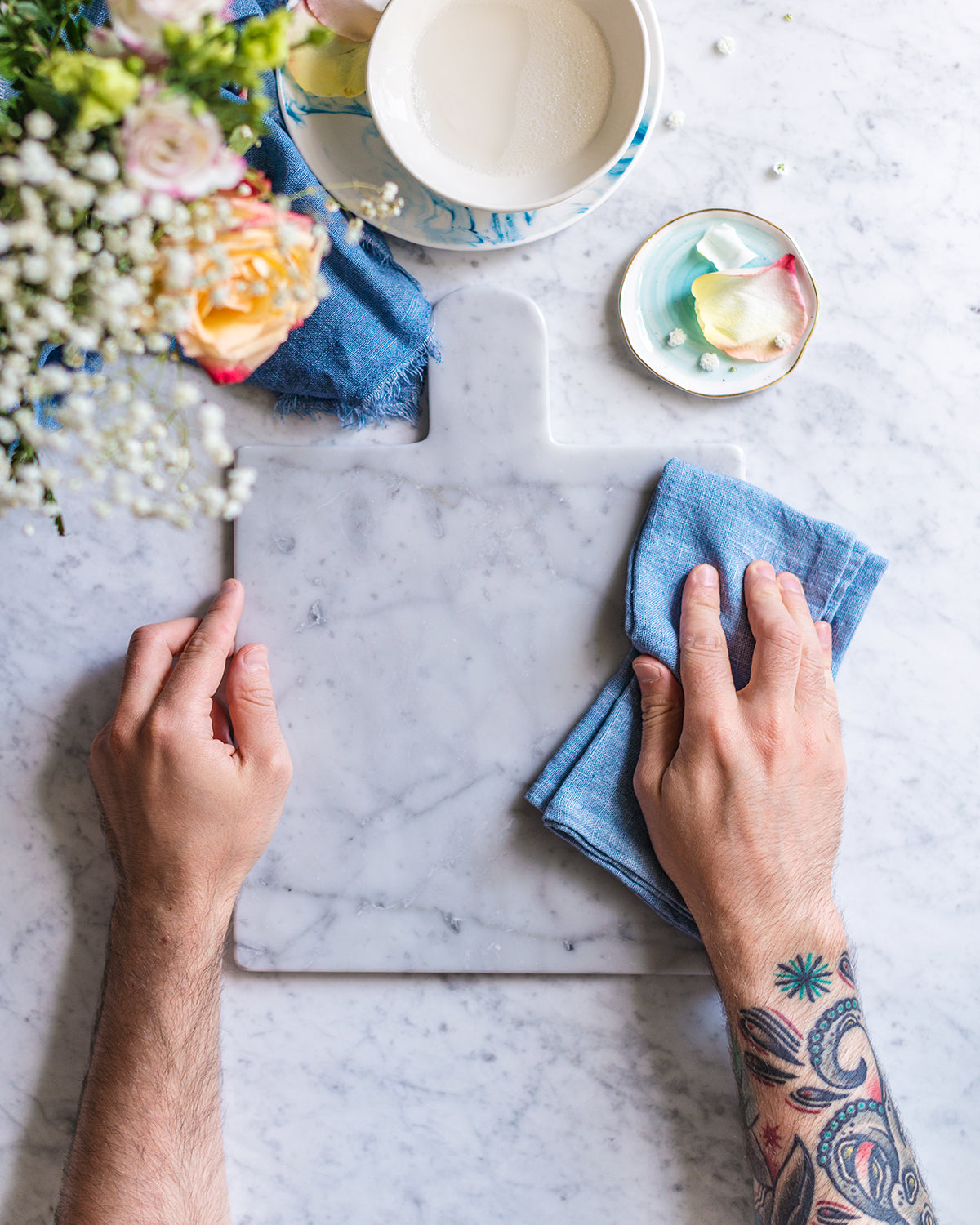 Ci penso io - White Carrara marble cutting board.