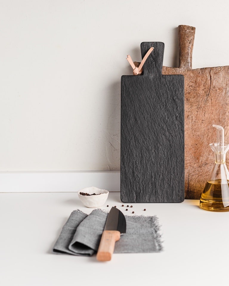 Ci penso io – Slate and leather cutting board 38x15cm.
