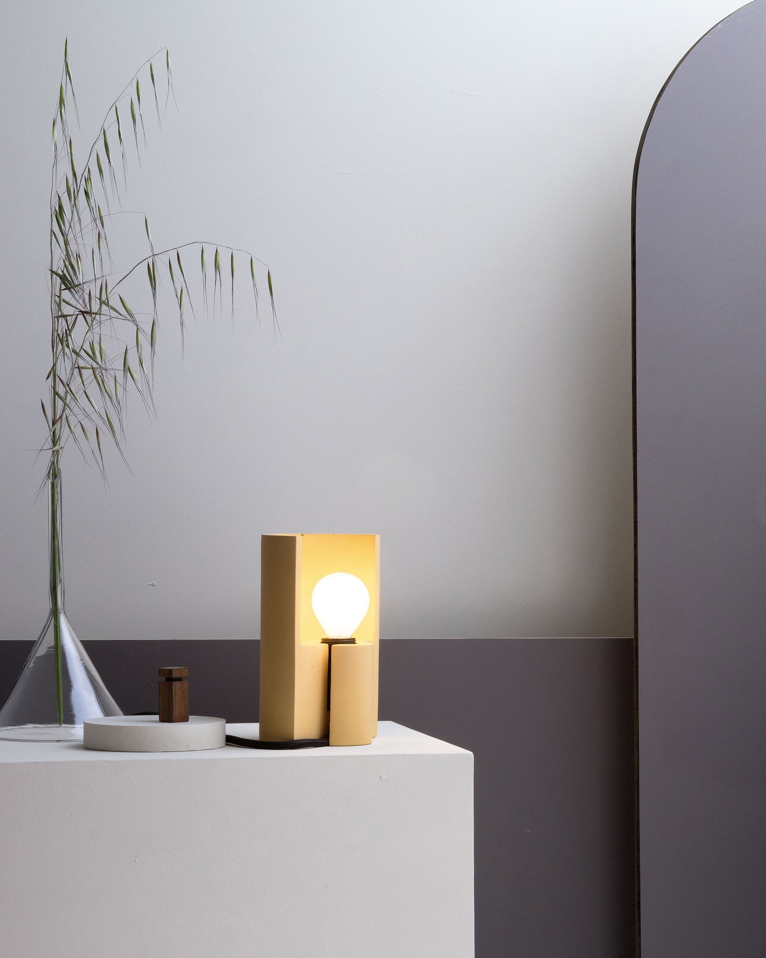 Esse table lamp