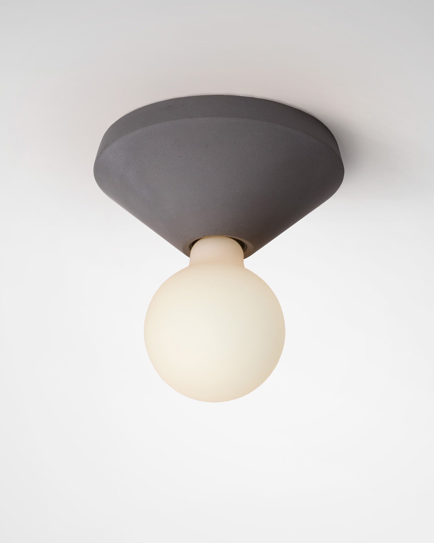 Ada wall or ceiling lamp