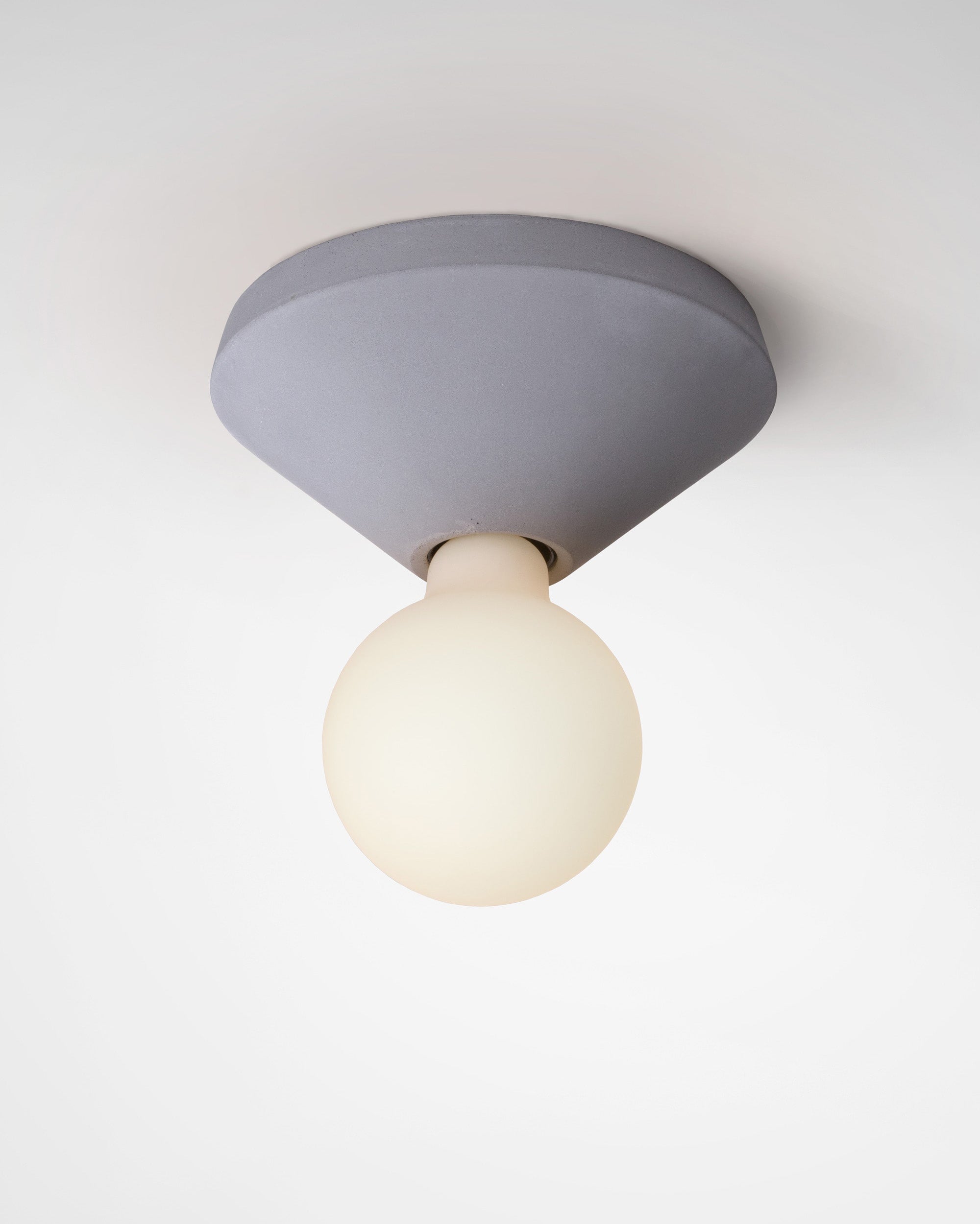 Ada wall or ceiling lamp