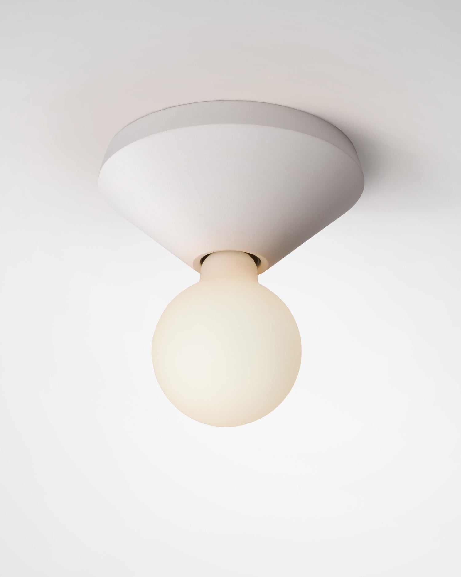 Ada wall or ceiling lamp