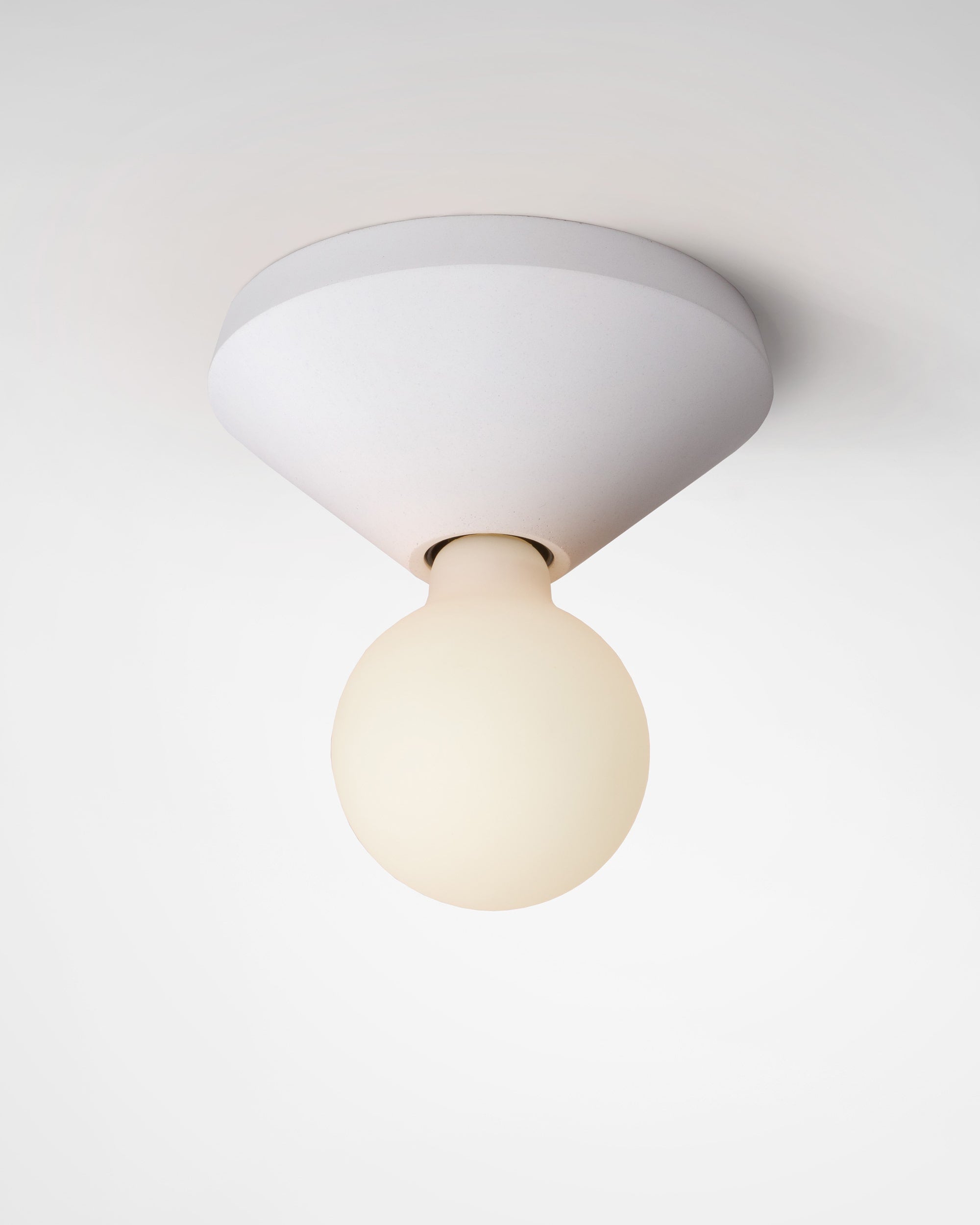 Ada wall or ceiling lamp